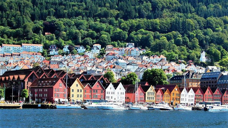 Вид на Берген с яхты. Норвегия